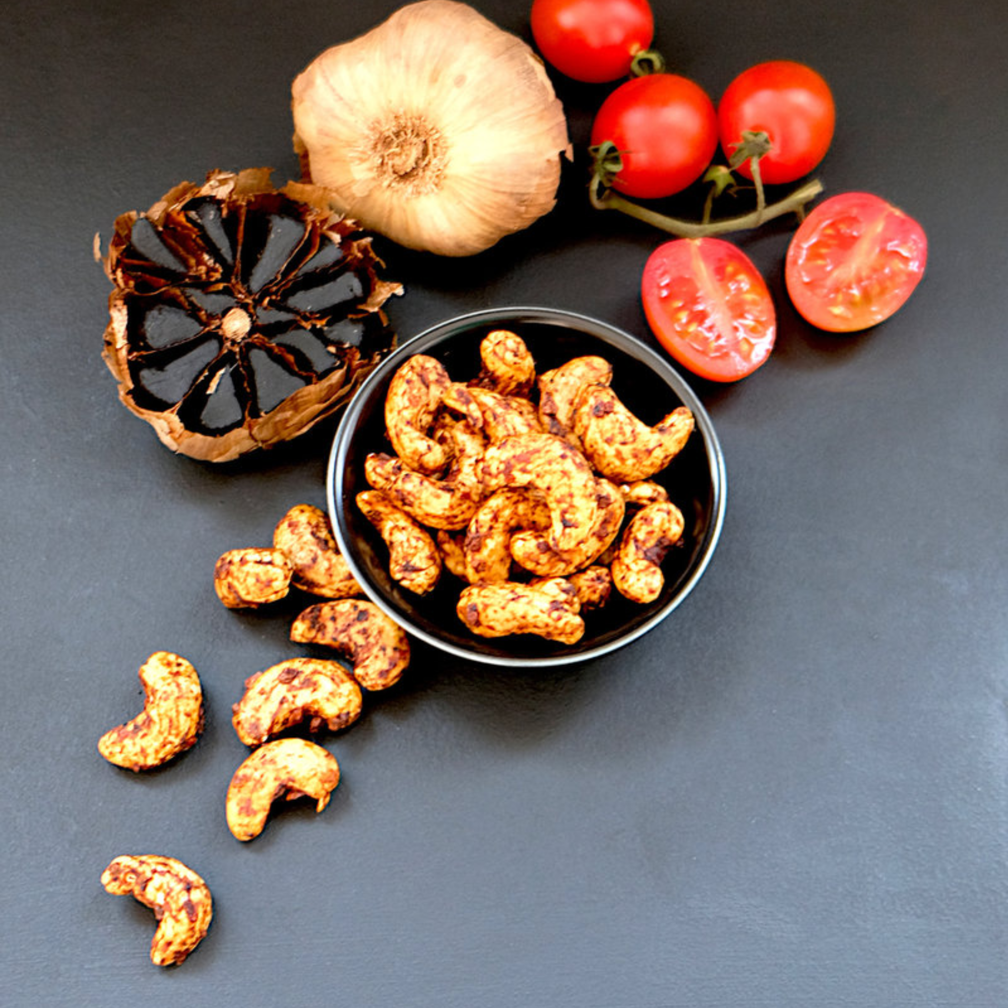 Bio-Cashews mit Schwarzem Knoblauch und Tomate