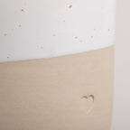 Steingut Becher mit Herz